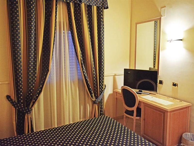 Hotel Romana 4*