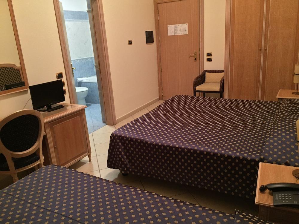 Hotel Romana 4*
