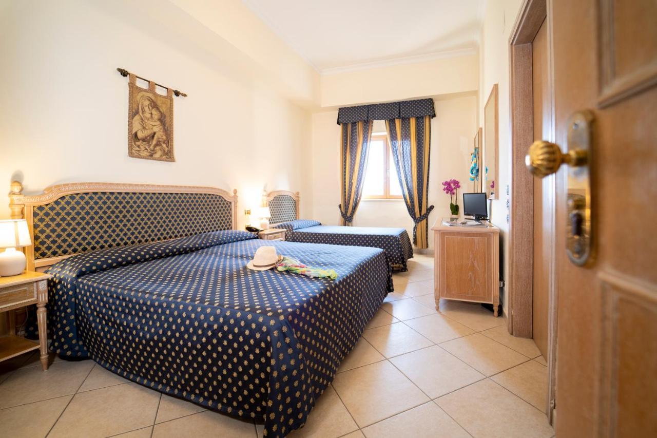 Hotel Romana 4*